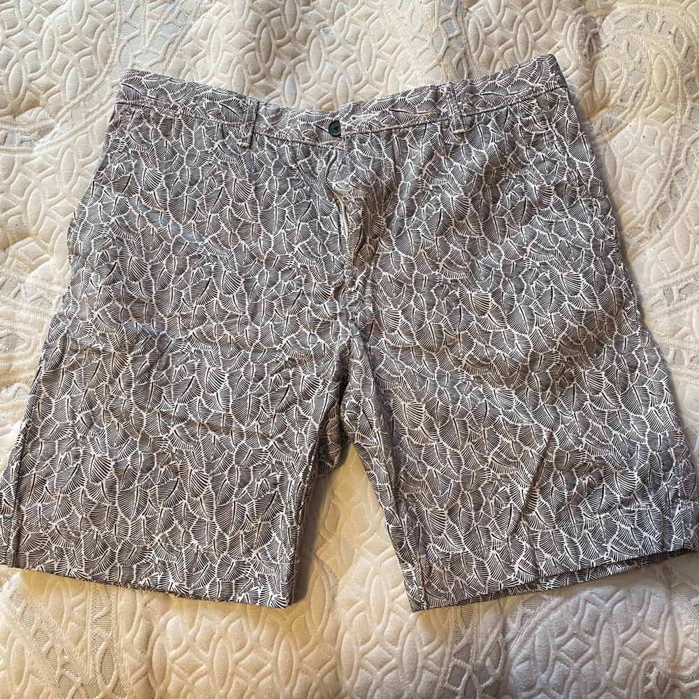 Tommy Hilfiger Shorts. Slim. Like new.